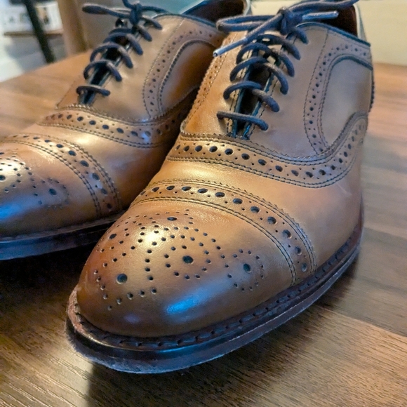 Allen Edmonds Brogues Size 7 - like new - Picture 2 of 3